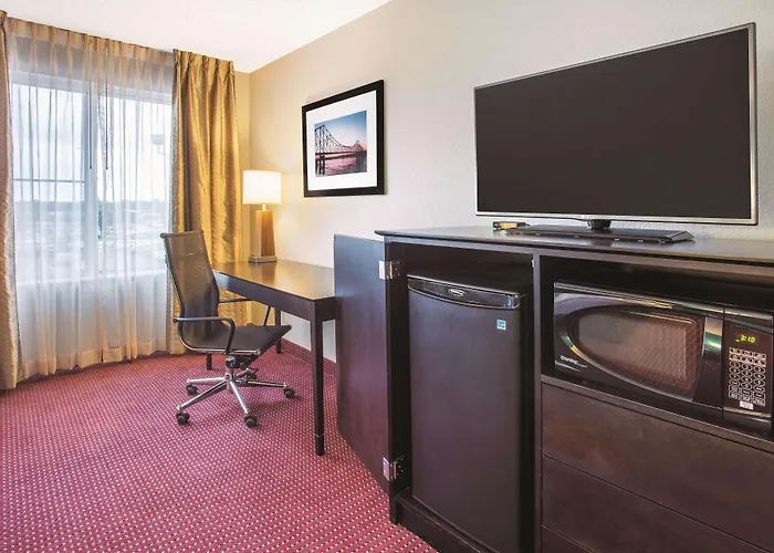 La Quinta By Wyndham O'fallon, Il - St. Louis Hotel